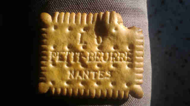 [image: a bad LU petit beurre biscuit - recto]